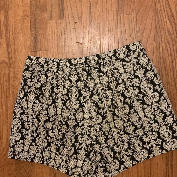 Jealous Tomato floral shorts, size M - Picture 4 of 4